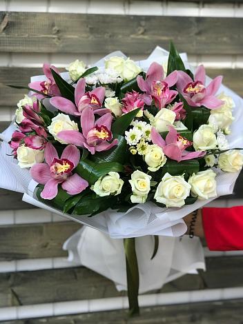Букет цветов из: Розы и Хризантемы в Апшеронске