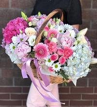 Цветочная композиция из Розы, Хризантемы, Пионы и Лизиантусы в корзине #REPLACE_PRED# Апшеронске