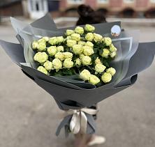 Букет Белые кустовые розы Солинеро в Апшеронске