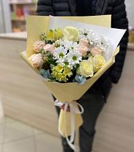 Букет цветов из:  Альстромерии, Розы и Хризантемы в Апшеронске